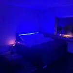 Relax Oasis With 65 Smarttv, Kitchen And Balcony アパート *
