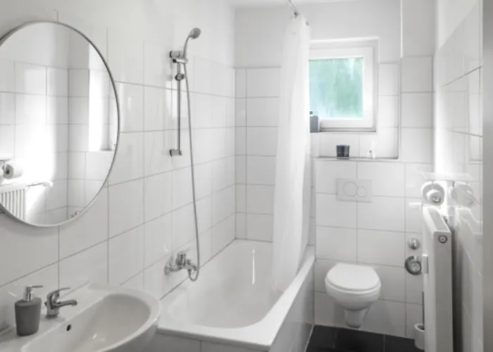 アパート Relax Oasis With 65 Smarttv, Kitchen And Balcony ドゥイスブルグ